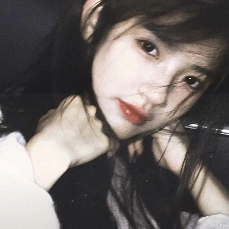 午夜下的刺花封面